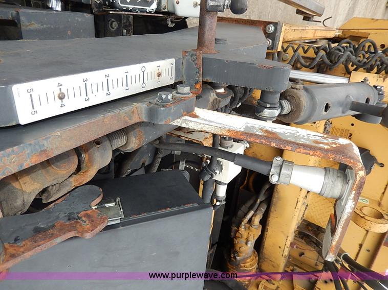 image for item H1342 2000 Caterpillar AP-1055B paver