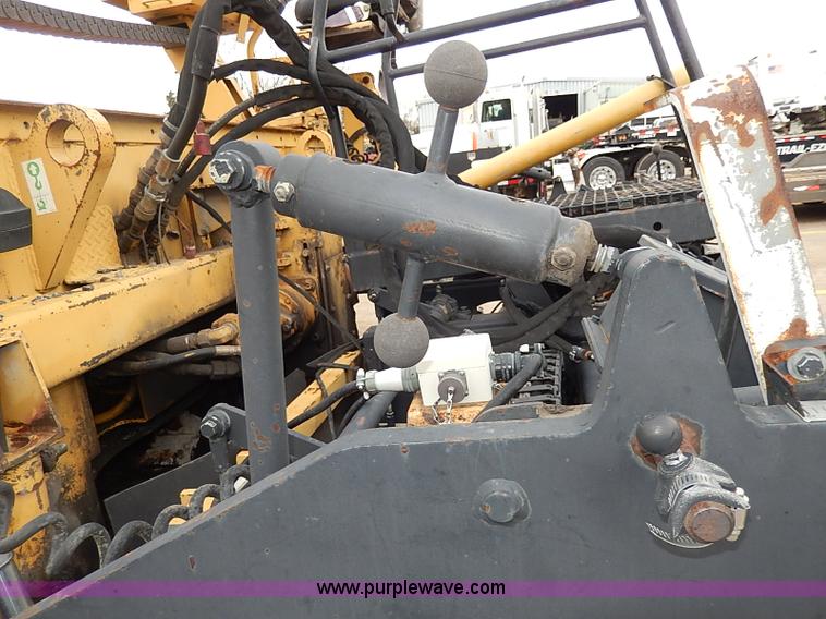 image for item H1342 2000 Caterpillar AP-1055B paver