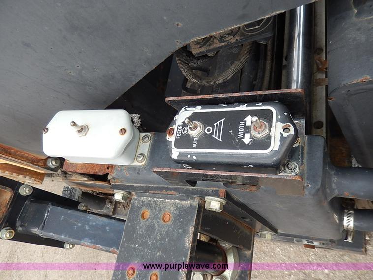 image for item H1342 2000 Caterpillar AP-1055B paver