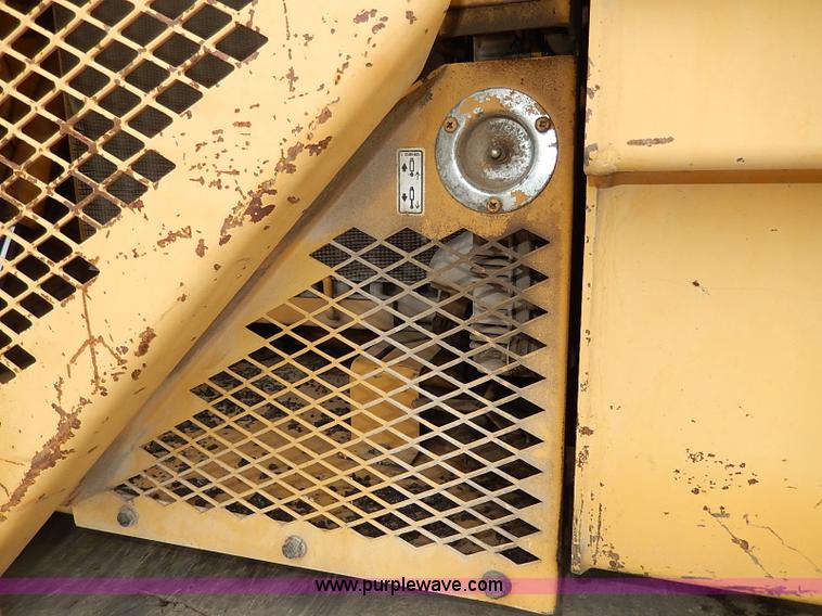 image for item H1342 2000 Caterpillar AP-1055B paver