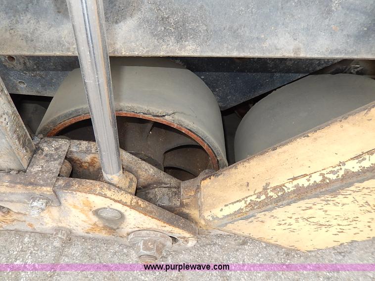 image for item H1342 2000 Caterpillar AP-1055B paver