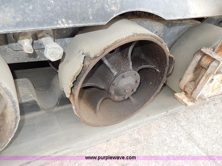 image for item H1342 2000 Caterpillar AP-1055B paver