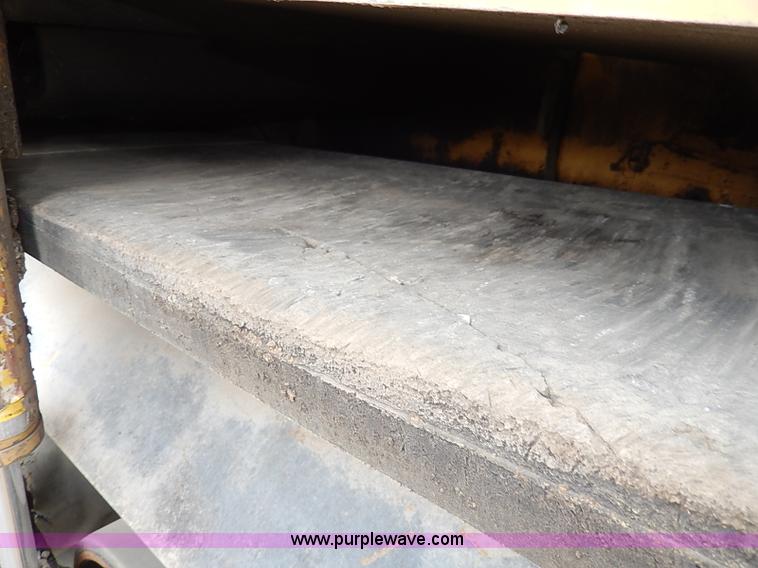 image for item H1342 2000 Caterpillar AP-1055B paver