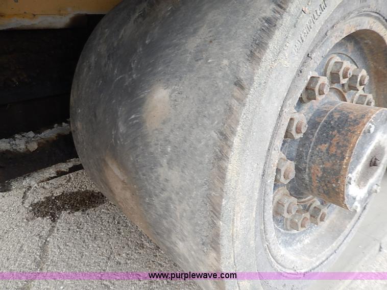 image for item H1342 2000 Caterpillar AP-1055B paver