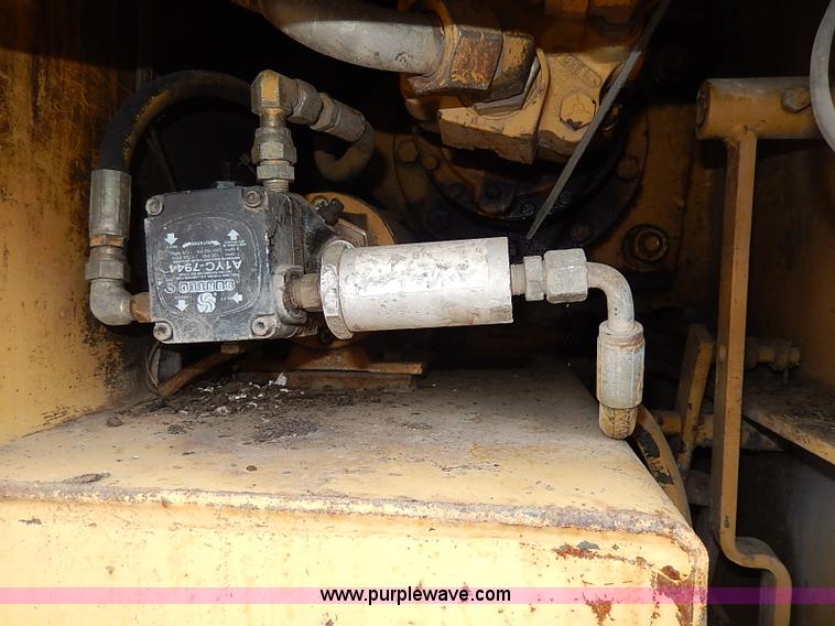 image for item H1342 2000 Caterpillar AP-1055B paver