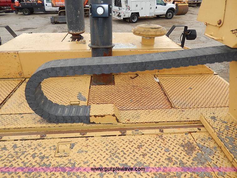 image for item H1342 2000 Caterpillar AP-1055B paver