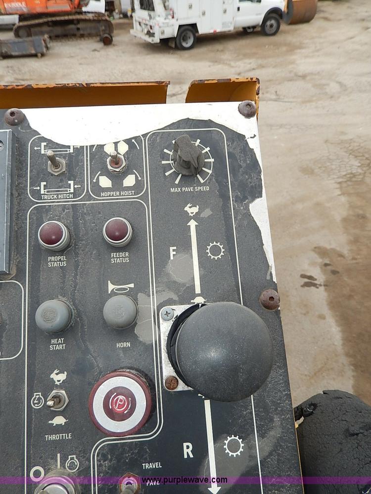 image for item H1342 2000 Caterpillar AP-1055B paver