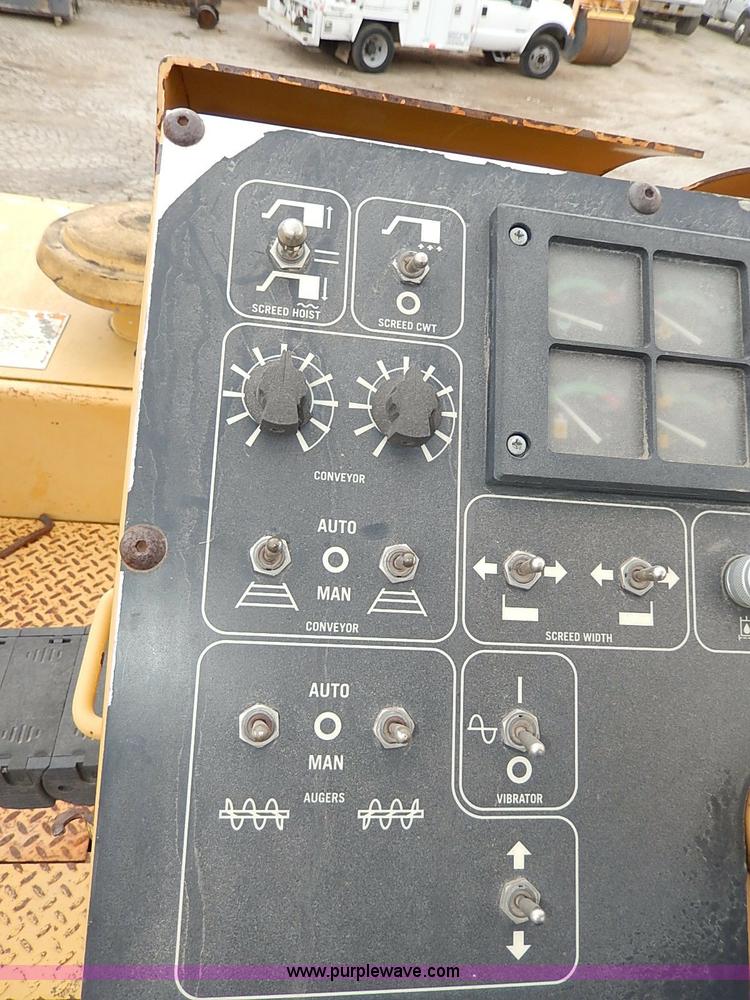 image for item H1342 2000 Caterpillar AP-1055B paver