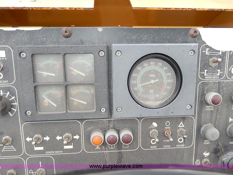 image for item H1342 2000 Caterpillar AP-1055B paver