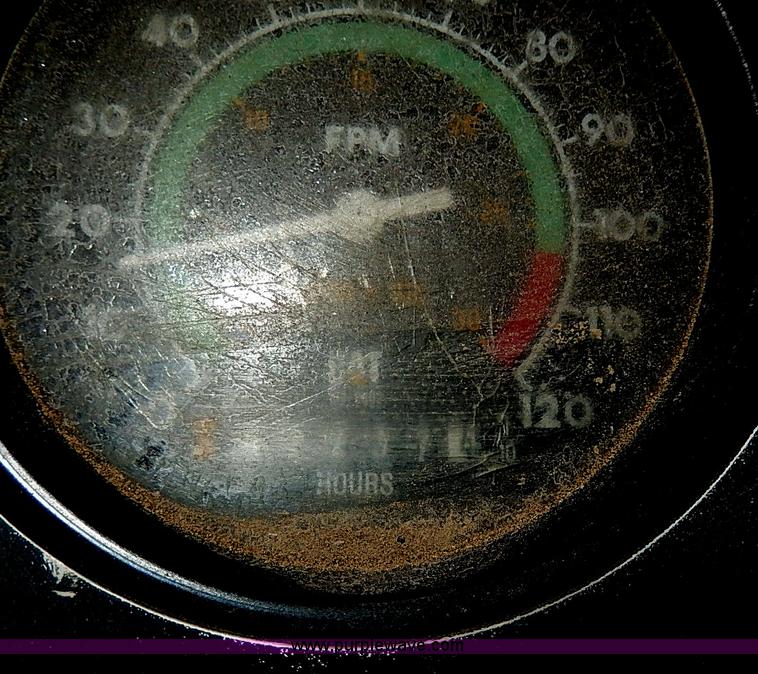 image for item H1342 2000 Caterpillar AP-1055B paver