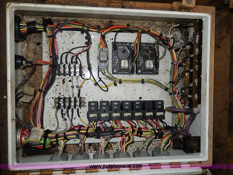 image for item H1342 2000 Caterpillar AP-1055B paver