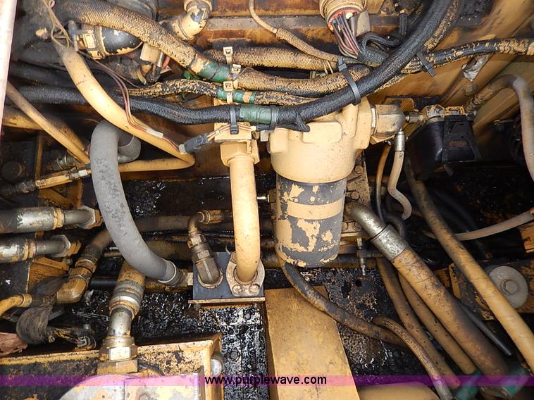 image for item H1342 2000 Caterpillar AP-1055B paver