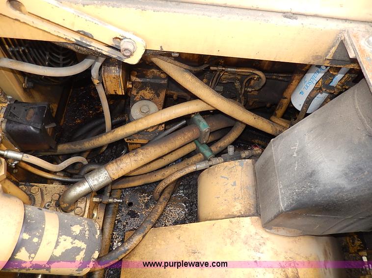 image for item H1342 2000 Caterpillar AP-1055B paver