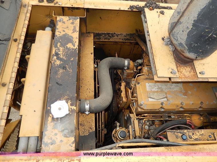 image for item H1342 2000 Caterpillar AP-1055B paver