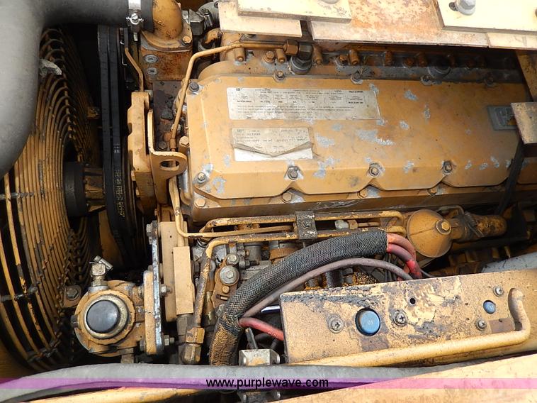 image for item H1342 2000 Caterpillar AP-1055B paver