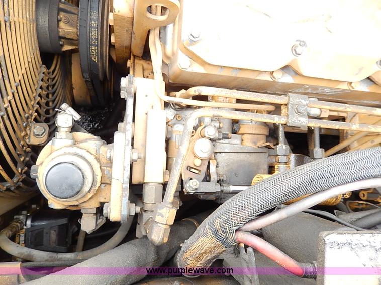 image for item H1342 2000 Caterpillar AP-1055B paver