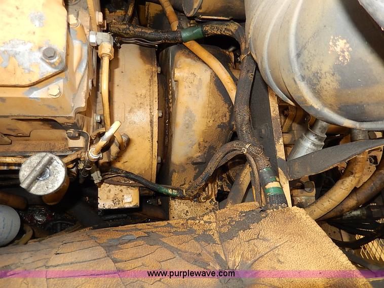 image for item H1342 2000 Caterpillar AP-1055B paver