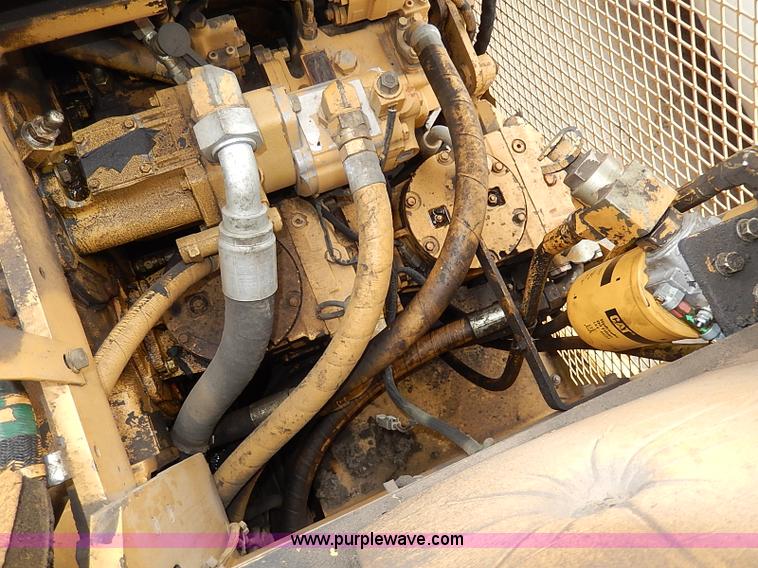 image for item H1342 2000 Caterpillar AP-1055B paver