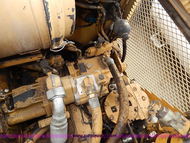 image for item H1342 2000 Caterpillar AP-1055B paver