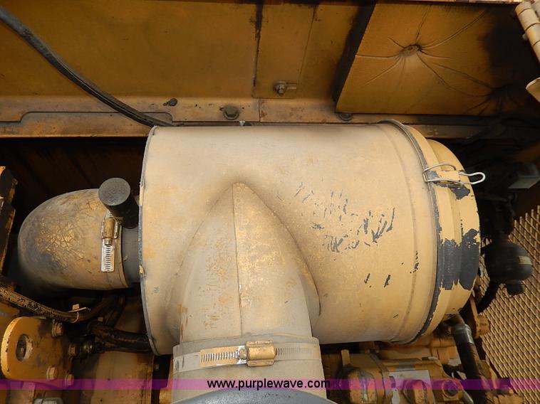 image for item H1342 2000 Caterpillar AP-1055B paver
