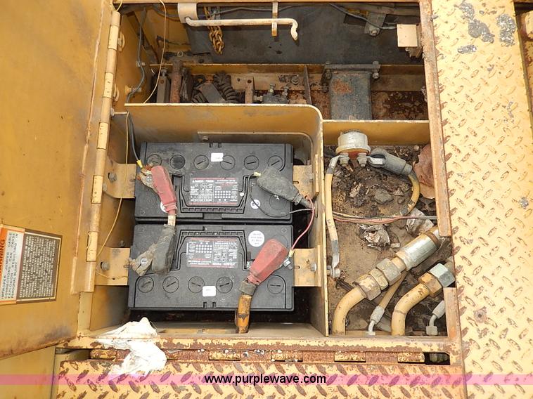 image for item H1342 2000 Caterpillar AP-1055B paver