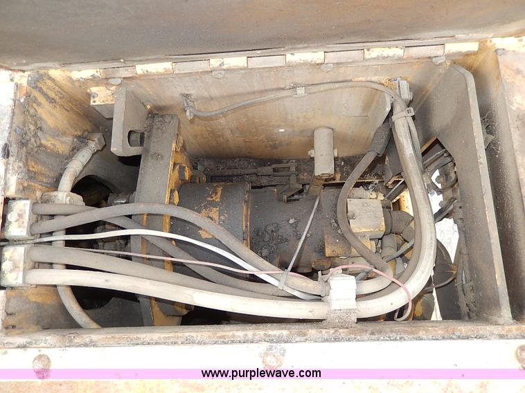 image for item H1342 2000 Caterpillar AP-1055B paver