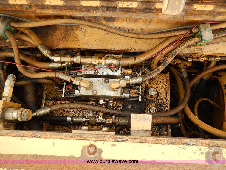 image for item H1342 2000 Caterpillar AP-1055B paver