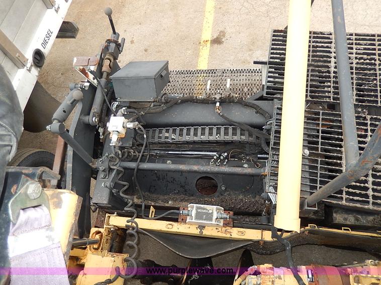 image for item H1342 2000 Caterpillar AP-1055B paver