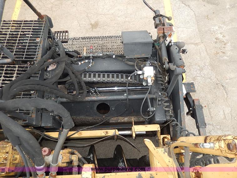 image for item H1342 2000 Caterpillar AP-1055B paver