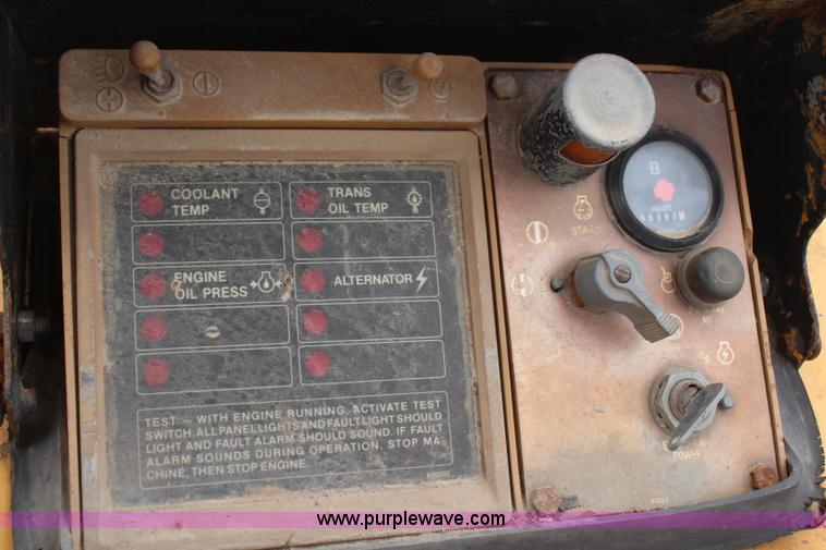 image for item H6235 1986 Caterpillar 943 track loader