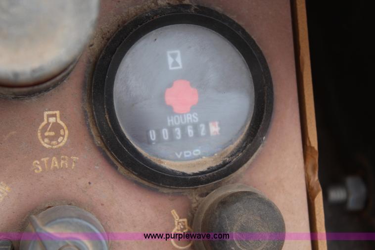 image for item H6235 1986 Caterpillar 943 track loader