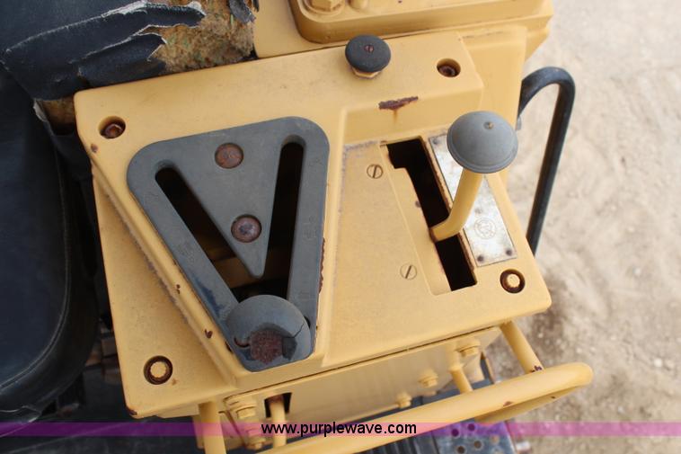 image for item H6235 1986 Caterpillar 943 track loader