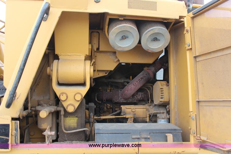 image for item H6235 1986 Caterpillar 943 track loader