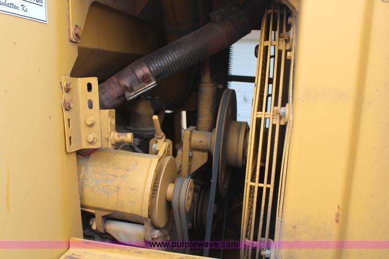 image for item H6235 1986 Caterpillar 943 track loader