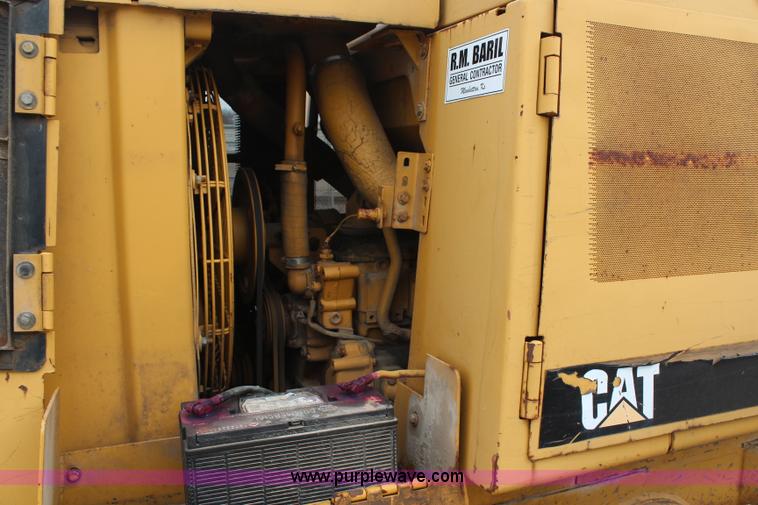 image for item H6235 1986 Caterpillar 943 track loader