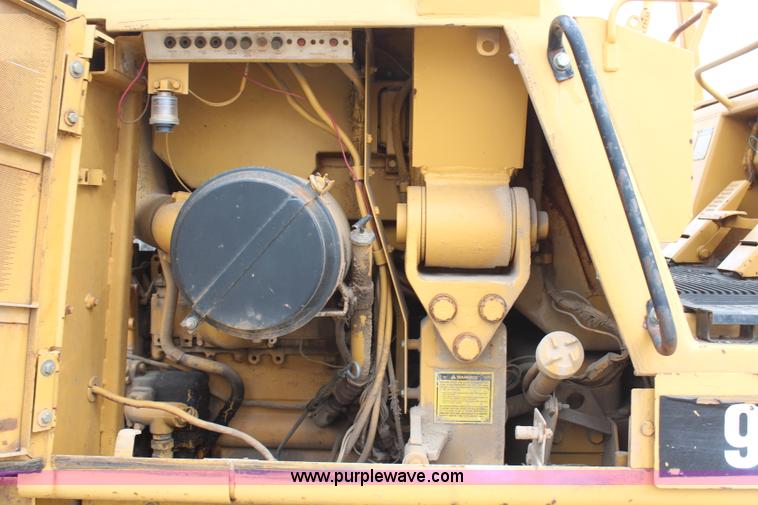 image for item H6235 1986 Caterpillar 943 track loader