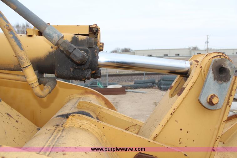 image for item H6235 1986 Caterpillar 943 track loader