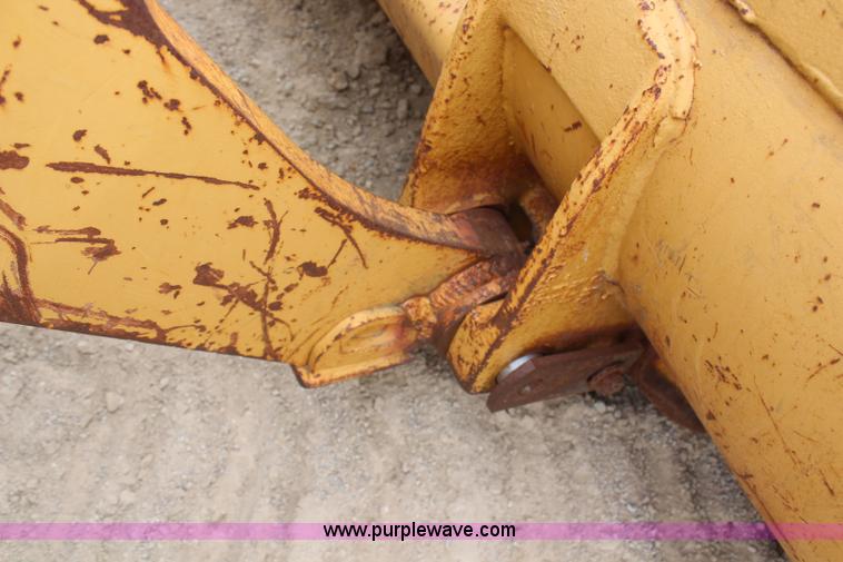 image for item H6235 1986 Caterpillar 943 track loader