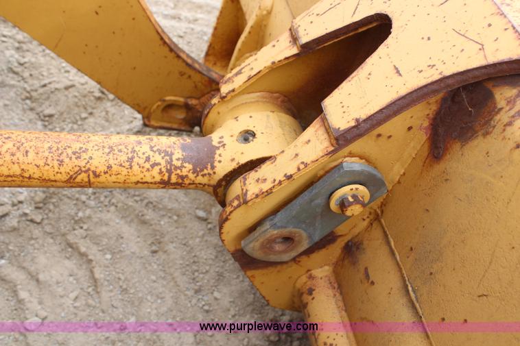 image for item H6235 1986 Caterpillar 943 track loader