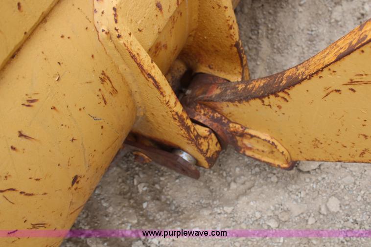 image for item H6235 1986 Caterpillar 943 track loader