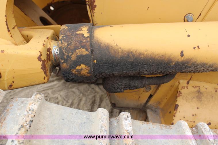 image for item H6235 1986 Caterpillar 943 track loader
