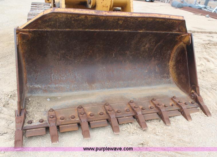 image for item H6235 1986 Caterpillar 943 track loader