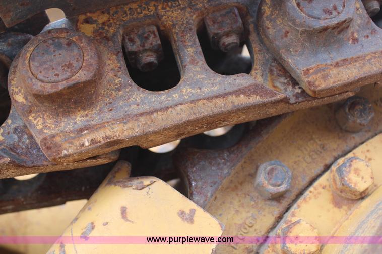 image for item H6235 1986 Caterpillar 943 track loader