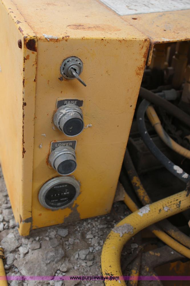 image for item H6240 Simon RT3715 scissor lift