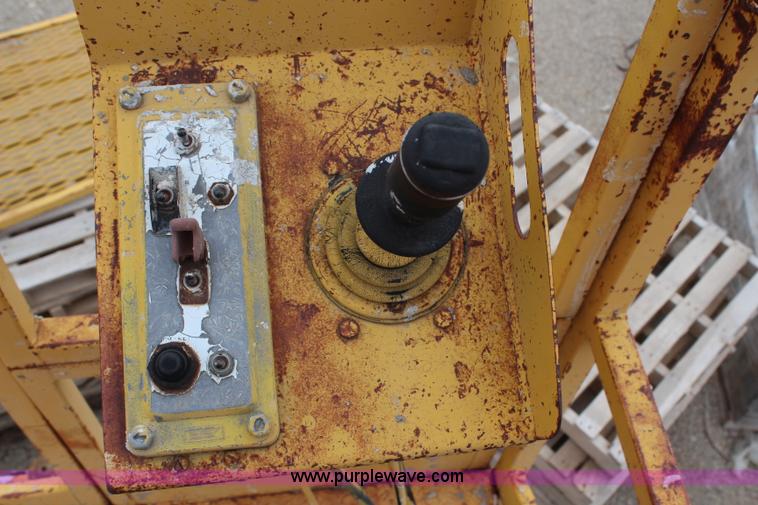 image for item H6240 Simon RT3715 scissor lift