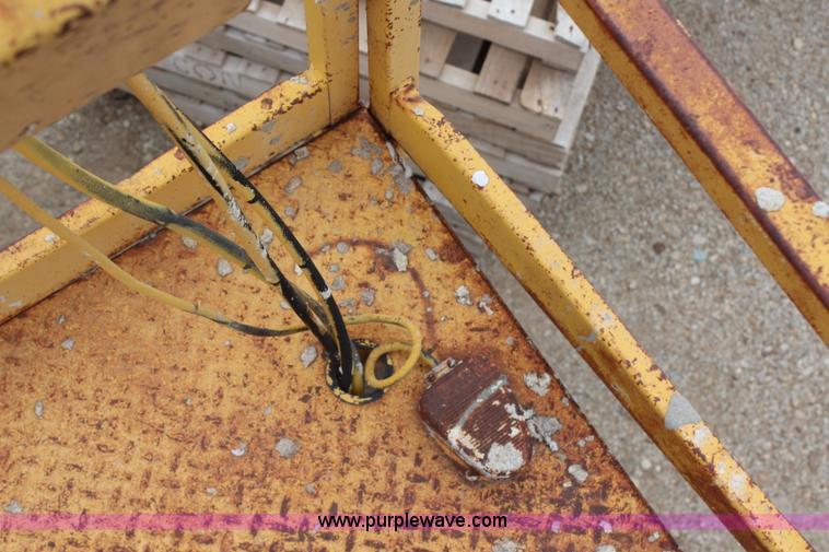 image for item H6240 Simon RT3715 scissor lift