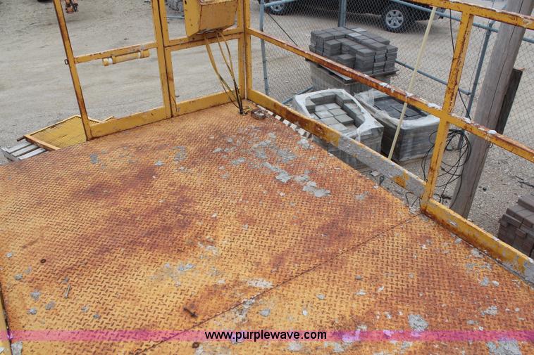 image for item H6240 Simon RT3715 scissor lift