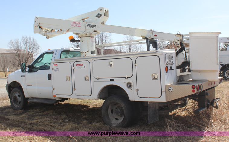 image for item H6246 2003 Ford F550 XL bucket truck