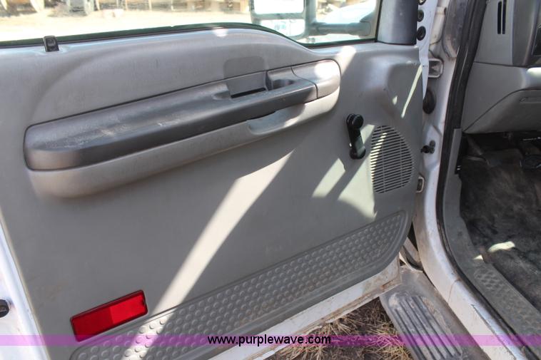 image for item H6246 2003 Ford F550 XL bucket truck