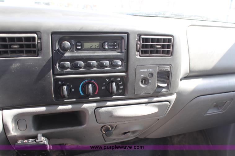 image for item H6246 2003 Ford F550 XL bucket truck